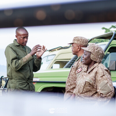 Vets having a conversation with the KVCA Chief warden